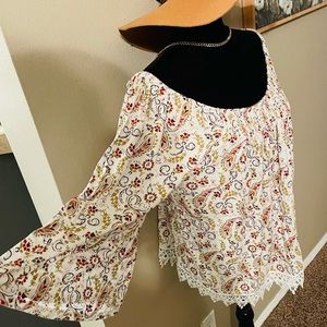 Women’s 3XL low shoulder top, quarter length arms. No flaws No damage